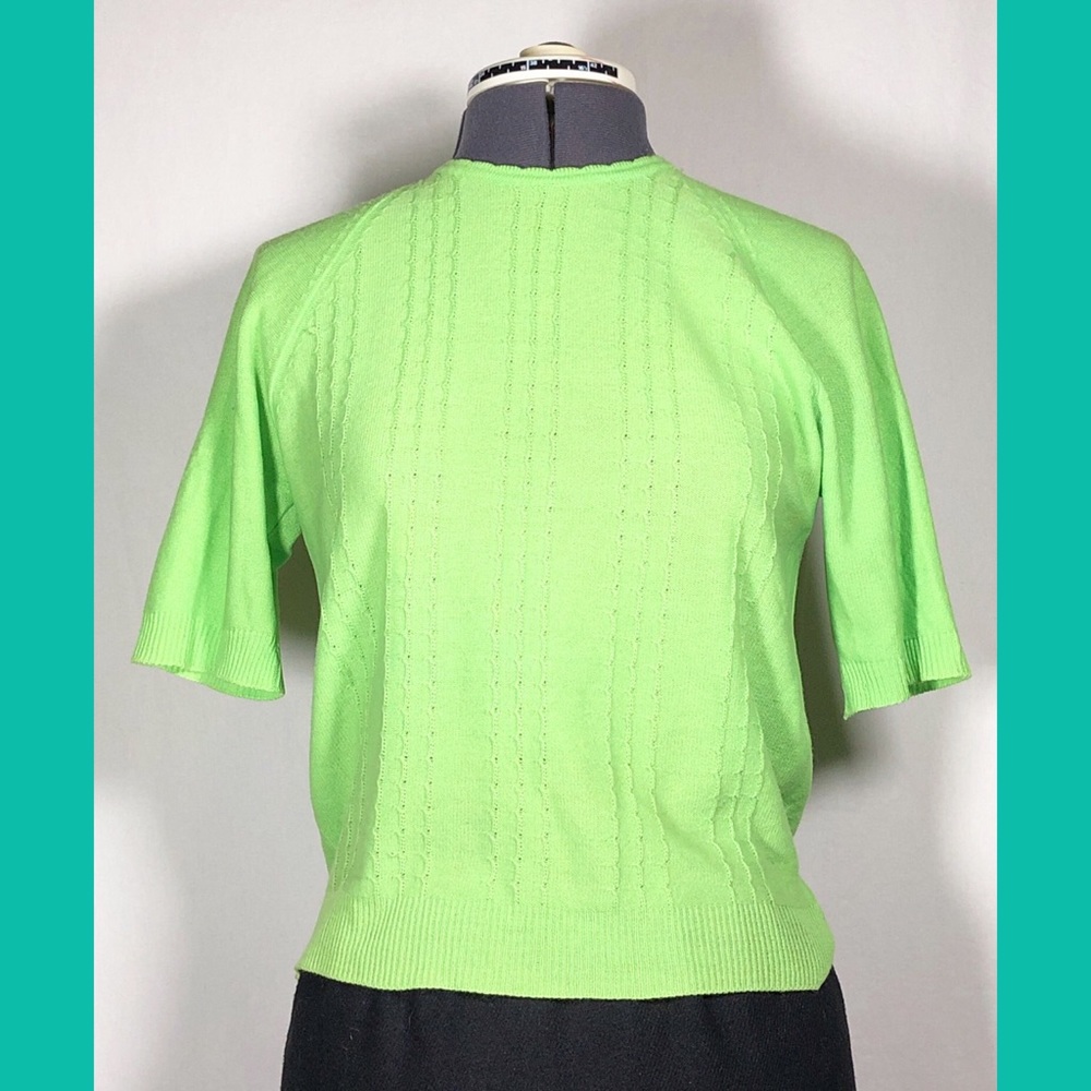 Vintage 1960s Green Acrylic Knit Short Sleeve Sweater